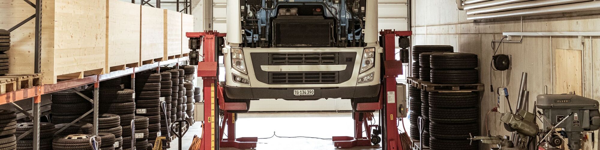 LKW in der Werkstatt - Sycargo AG