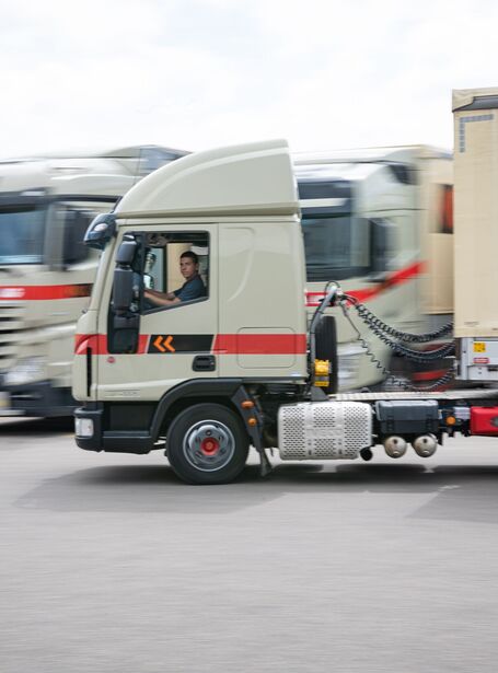 HASLER TRANSPORT AG - LKW in Fahrt
