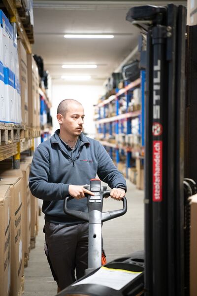 HASLER TRANSPORT AG - Logistik Staplerfahrer